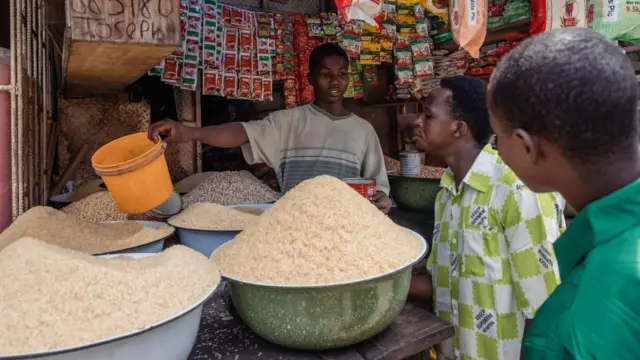 Aworan awọn to n ra ọja 