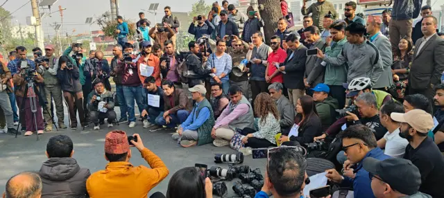 सहकर्मी मारिएको विरोधमा पत्रकारहरूको प्रदर्शन