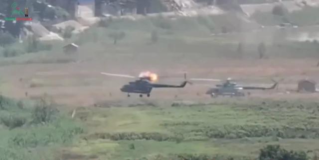  စစ်တပ် ရဟတ်ယာဉ် လေဒလက်အနီး မီးပွင့်သွားတဲ့အခိုက်အတန့် 