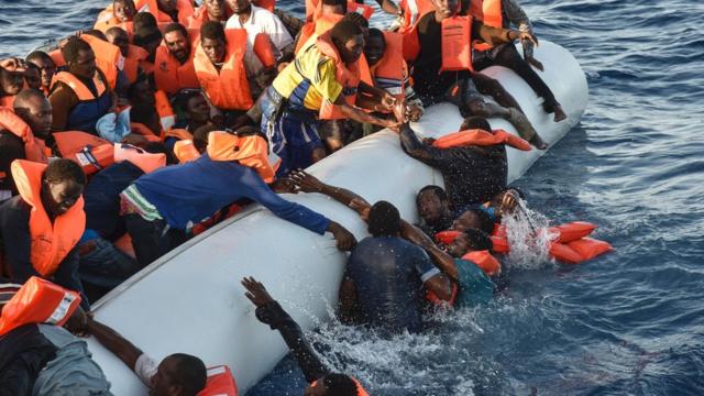 Plus de 100 personnes ont disparu suite à un naufrage au large de l'ouest de la Libye.