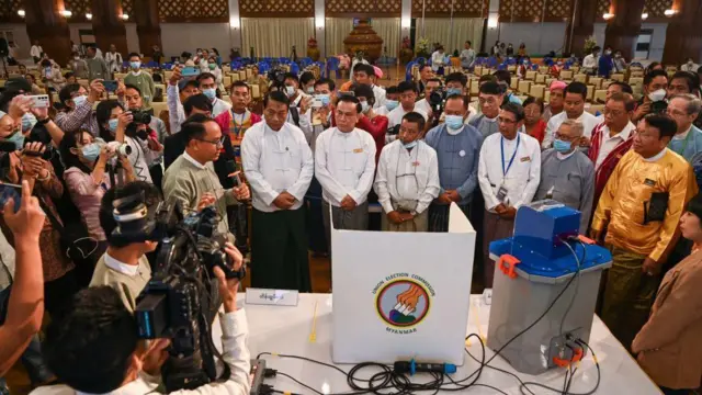 ပြည်ထောင်စုရွေးကောက်ပွဲကော်မရှင်က အီလက်ထရောနစ်မဲပေးစက်ကို ၂၀၂၃ ခုနှစ်ကတည်းက ပြသ 