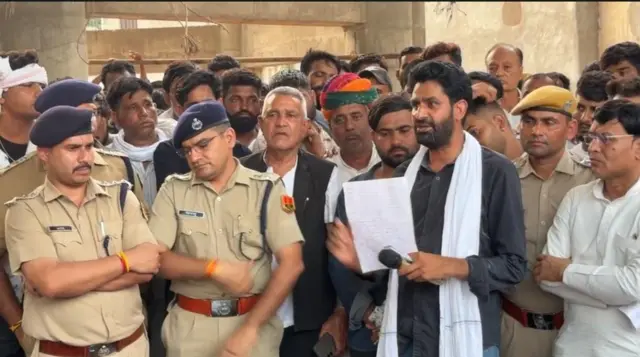 मंगलवार देर शाम पुलिस और परिजनों के बीच मांगों पर सहमति होने के बाद वे शव ले जाने को राज़ी हुए