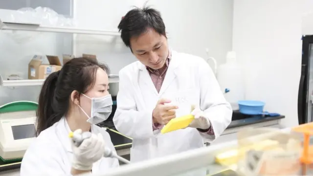 Хэ в лаборатории