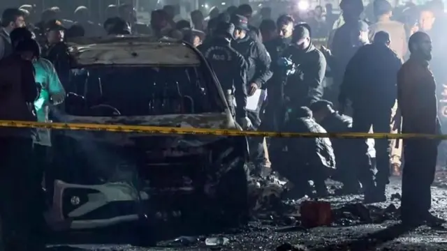 બીબીસી ગુજરાતી દિલ્હી કાર વિસ્ફોટ લાલ કિલ્લા મેટ્રો સ્ટેશન જમ્મુ કાશ્મીર પોલીસ ડૉક્ટર ચરમપંથી હુમલો વડા પ્રધાન નરેન્દ્ર મોદી