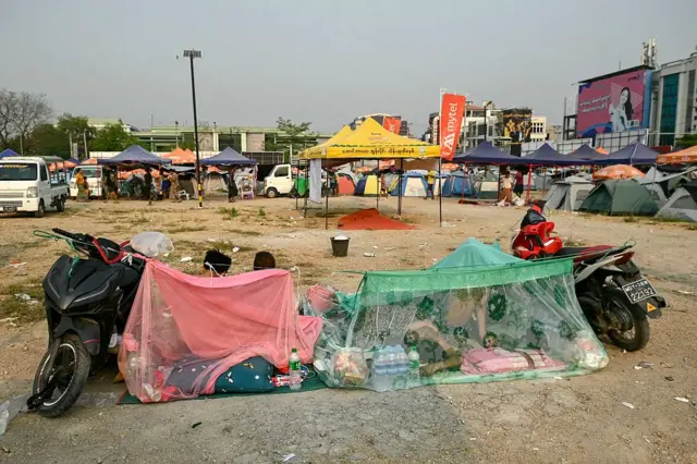 ငလျင်ဒဏ်သင့်သူတွေဟာ ကိုယ့်အိမ်နေရာ ပြန်နေထိုင်ခွင့်ရဖို့ အလှမ်းဝေးနေကြပါသေးတယ်