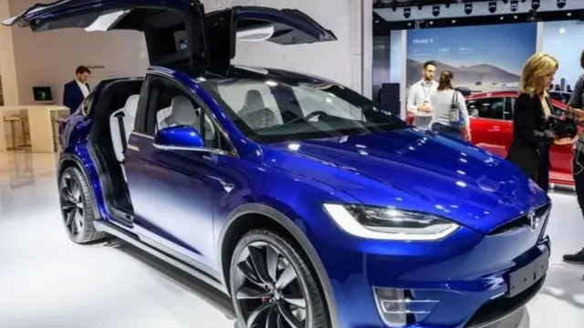 टेस्ला कार