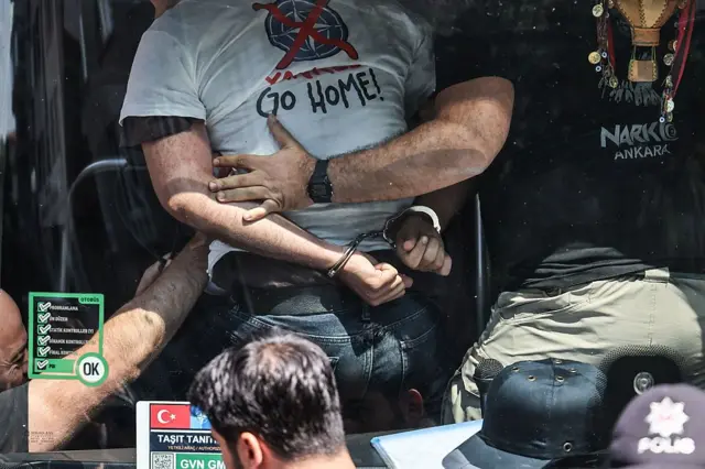 Gözaltına alınan öğrenciler