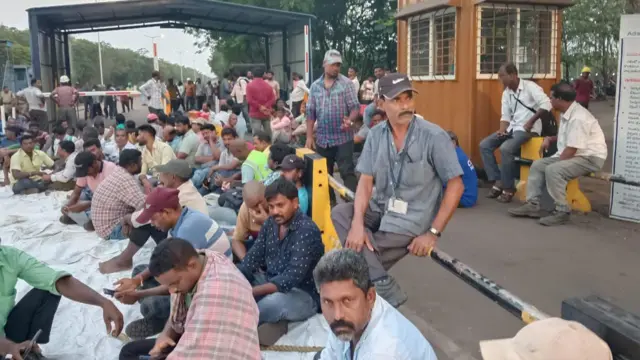 గంగవరం పోర్టులో కార్మికుల సమ్మె