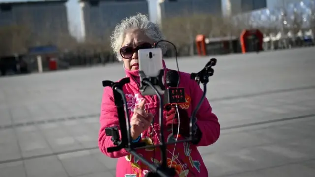 চীনের একজন প্রবীণ ব্লগার।