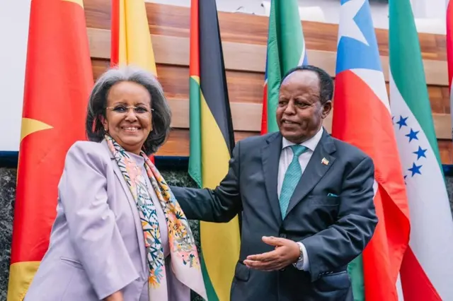 አዲሱ ፕሬዝዳንት ታዬ ከቀድሞዋ ፕሬዝዳንት ሳህለ ወርቅ ጋር 