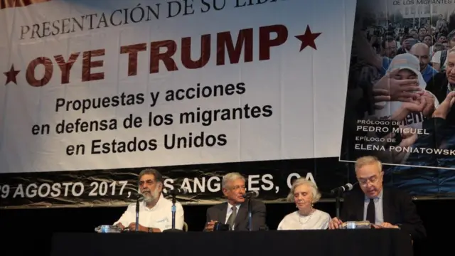 AMLO en la presentación de su libro "Oye Trump"