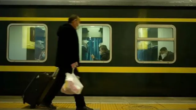 ચીનનું નવું વર્ષ મનાવવા માટે કરોડો લોકો પોતાનાં ઘરે પહોંચી રહ્યા છે