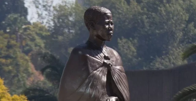 ሀራሬ የሚገኝ የሙቡያ ኔህንዳ ኃውልት