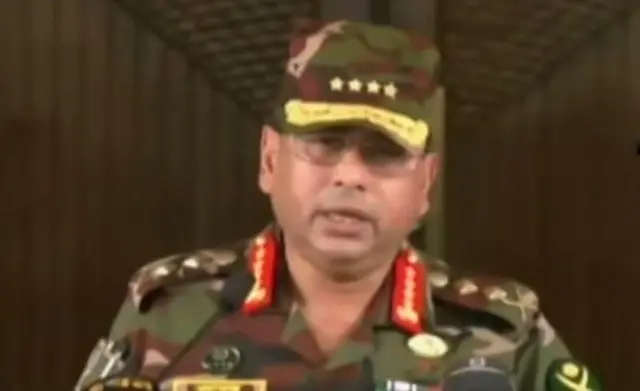 সেনাসদরে দেওয়া ভাষণে সেনাপ্রধান ঘোষণা করেন, শেখ হাসিনা পদত্যাগ করেছেন, এখন একটি অন্তর্বর্তীকালীন সরকার গঠন করা হবে।