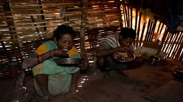 కొత్తకన్నాయిగూడెం, కావడిగుండ్ల పంచాయతీ, ఆదివాసీ కుటుంబాలు, గిరిజనులు, ఆధార్, రేషన్ కార్డ్, అడవి