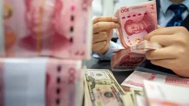 තම එක්සිම් බැංකුවෙන් ලබාගත් ඩොලර් බිලියන 02ක ණය වෙනුවෙන් වසර 02ක ණය ආපසු ගෙවීම ප්‍රමාද කිරීමක් පමණක් ශ්‍රී ලංකාවට ලබාදීමට චීනය එකඟවී ඇති අතර, අනෙකුත් ද්විපාර්ශ්වික ණයහිමියන් එකඟතාව පළකරන පොදු ණය ප්‍රතිව්‍යුහගතකරණ ක්‍රමවේදයට ඇතුළුවීමට චීනය මෙතෙක් කැමැත්ත පළකර නැත.