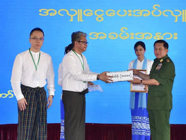 ဧပြီ ၁ ရက်က ပြုလုပ်ခဲ့တဲ့ စစ်ကောင်စီရဲ့ ငလျင်ဒဏ်သင့်ဒေသအကူအညီ အလှူငွေ လက်ခံပွဲ 