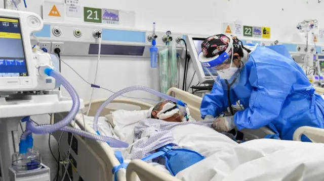 কোভিড মহামারীতে বিশ্বব্যাপি লক্ষ লক্ষ লোকের মৃত্যু হয়েছে।