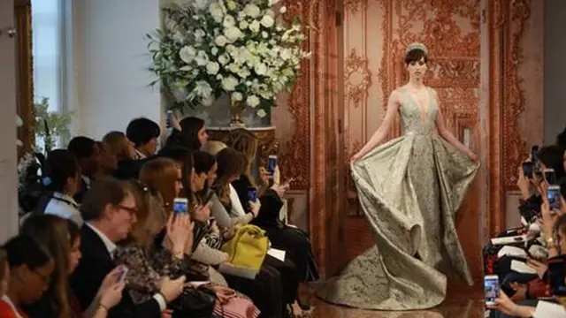 Варіант королівської сукні