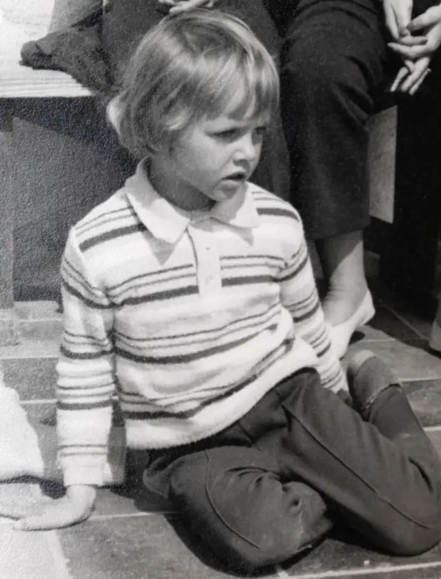 குழந்தைகள் மீது கொடிய பரிசோதனை செய்த மருத்துவர் : ஆல்ப்ஸ் மலைத் தொடரின் அடிவாரத்தில் அமைந்திருக்கும் மஞ்சள் வீட்டின் பின்னணி