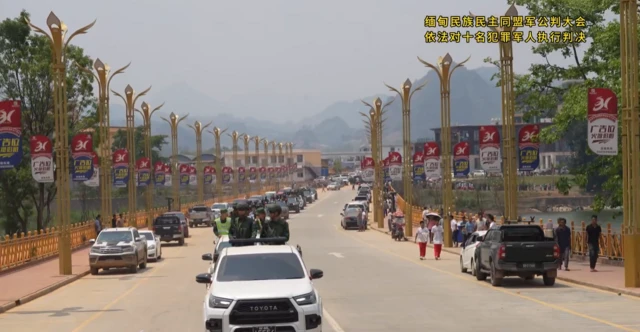 သေဒဏ်ကျခံရမယ့်သူတွေကို လုံခြုံရေးတွေနဲ့ခေါ်လာကြ