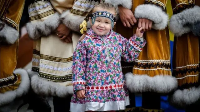 Украина лойиҳасига ўхшаш қонун Россияда 1999 йилдан бери амал қилади: масалан, чукчалар (расмда) ни ҳимоя қилади