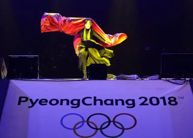 ઓલિમ્પિક લોગોની તસવીર