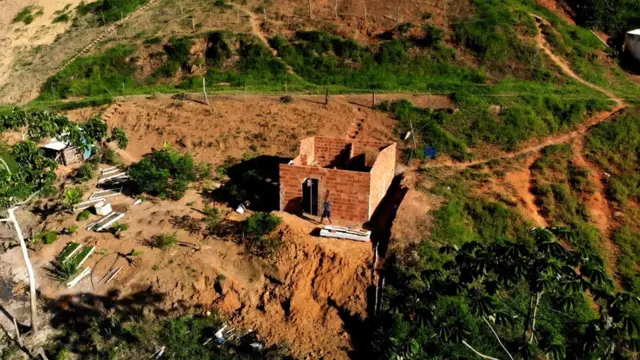 Vista aérea da casarollover galera betMarcos e Jamile