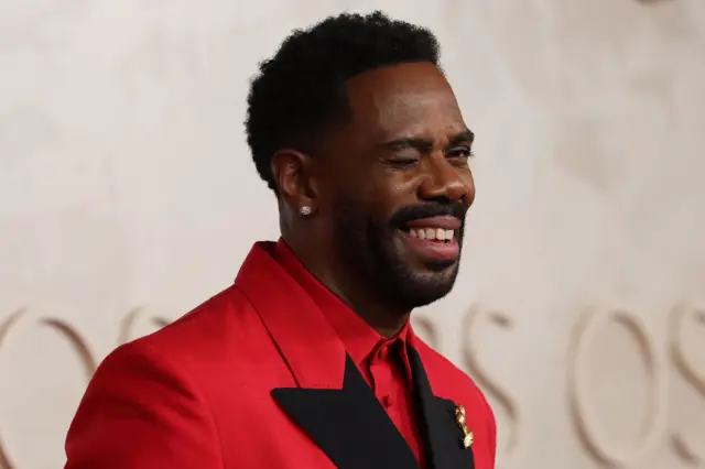  Colman Domingo guiña un ojo mientras posa en la alfombra roja de los Oscar 2025 en el teatro Dolby de Hollywood, Los Ángeles, Estados Unidos, el 2 de marzo de 2025. REUTERS/Mario Anzuoni