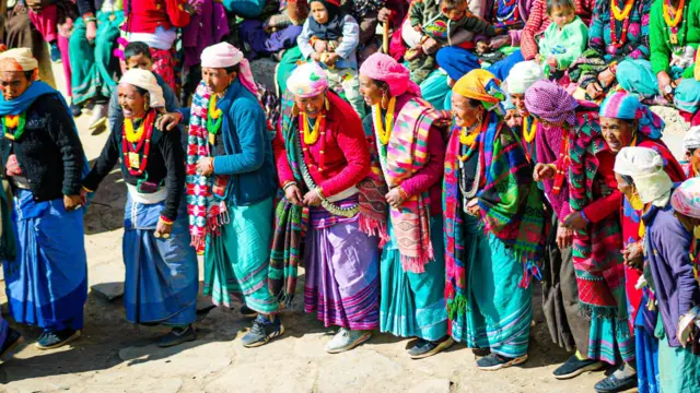 चैतेलोमा रममाइरहेका हुम्लाका महिलाहरू