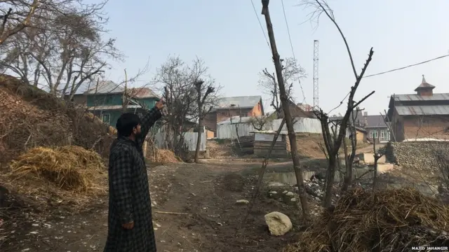 कश्मीर में बिजली के खंबों की स्थिति