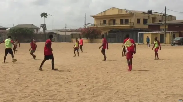 नाईजीरिया की स्लम बस्ती अजेगनला