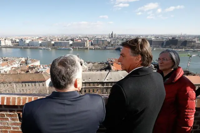 Bolsonaro e Orbán observam vistarollover bet7kBudapeste