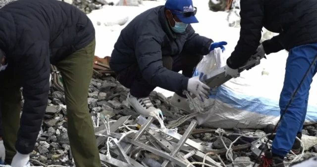 એવરેસ્ટ પર કચરો