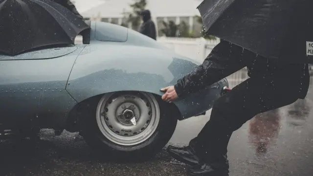 2017年古德伍德古董車賽期間一個雨天