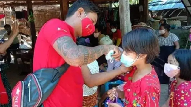 ပရဟိတလုပ်ငန်းတွေကို စိတ်ပါဝင်စားသူတယောက်ဖြစ်