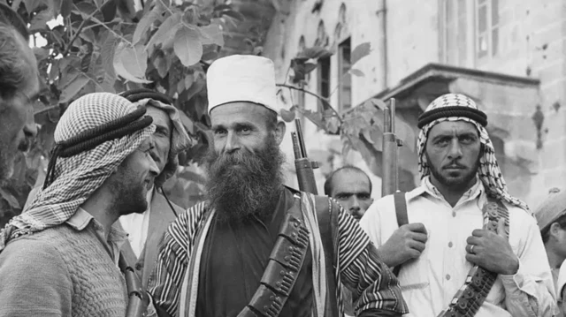 تعدادی از دروزیهای لبنان با اسلحه