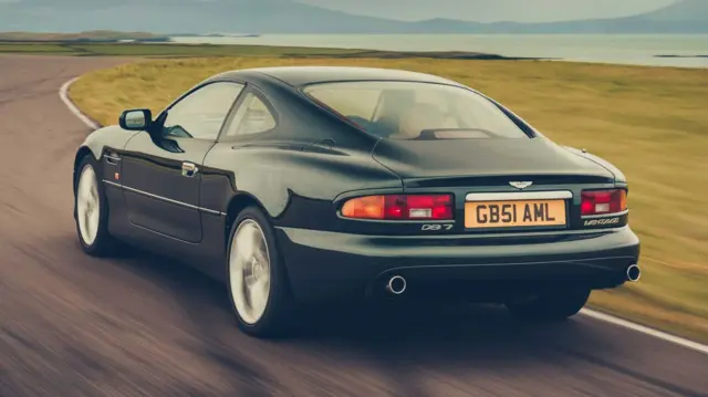 آستون مارتین دی‌بی۷