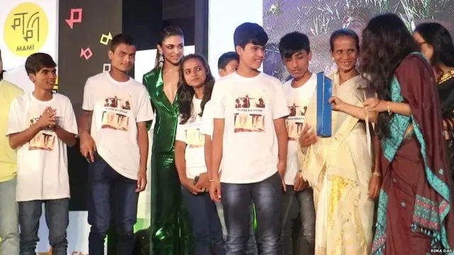 विलेज रॉकस्टार