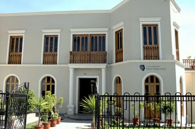 Fachada de la casa donde nació Vargas Llosa
