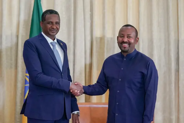 የሱዳን ፈጥኖ ደራሽ ኃይል መሪ ጄነራል መሐመድ ሐምዳን ዳጋሎ (ሔሜቲ) እና ጠቅላይ ሚኒስትር ዐቢይ አሕመድ