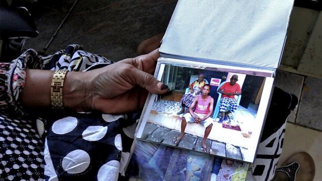 Uma foto do álbumjogo que dá para jogar no googlefamíliajogo que dá para jogar no googleChristian (de regata rosa)