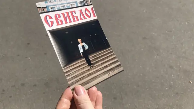 Наталья Морозова перед торговым домом "Свиблово", где она работала в 1998 году