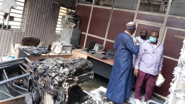 Ụlọọrụ ndị Inec gbara ọkụ