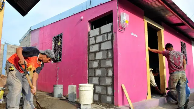 Una nueva casa se construye en Nicaragua