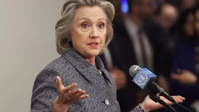 Hillary Clinton dando un discurso.