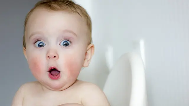 Удивленный младенец