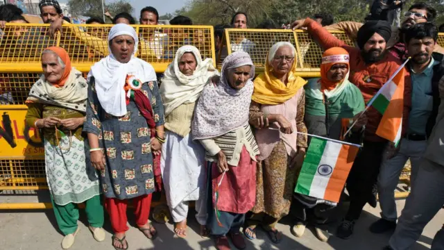 শাহীনবাগের প্রৌঢ়া ও বৃদ্ধারা যখন স্বরাষ্ট্রমন্ত্রীর বাড়ি অভিমুখে মিছিল করে যাচ্ছিলেন