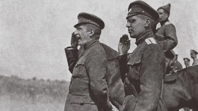 Справа: военный министр России Александр Керенский (1917 год)