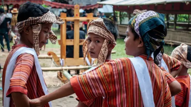 Anak-anak Toraja kala upacara adat